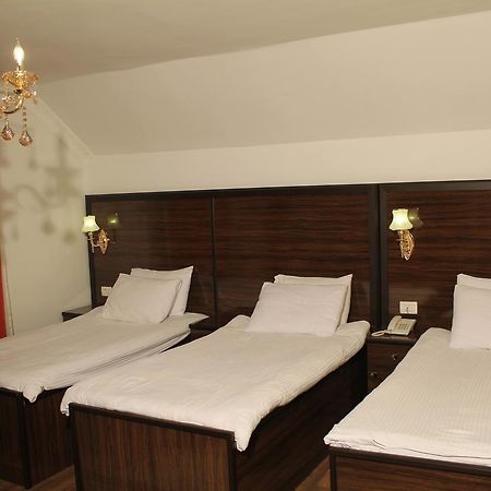 Hotel Adria Pristina Exterior photo