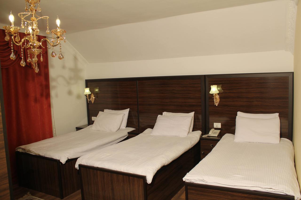 Hotel Adria Pristina Exterior photo