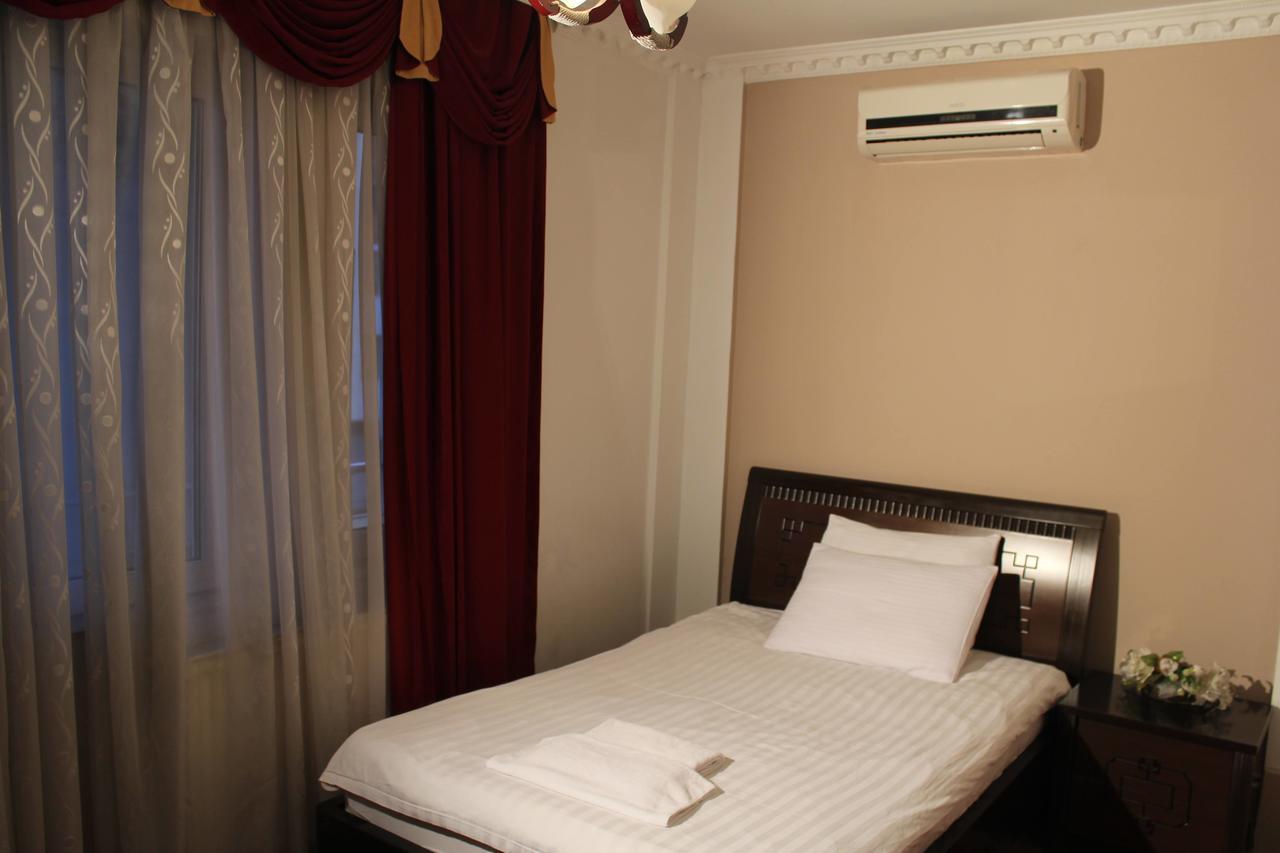 Hotel Adria Pristina Exterior photo
